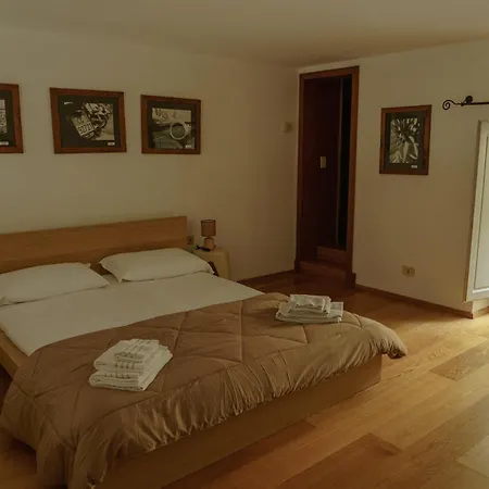 Apartamento One Bedroom In Historical Building Florença